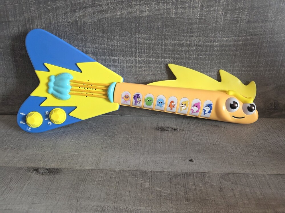 Baby Shark's Big Show! Eel-ectric Guitar, Lights & Sounds Musical Toy b330
